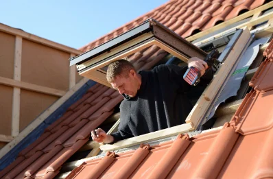 Pose de fenêtres de toit Velux à Corps